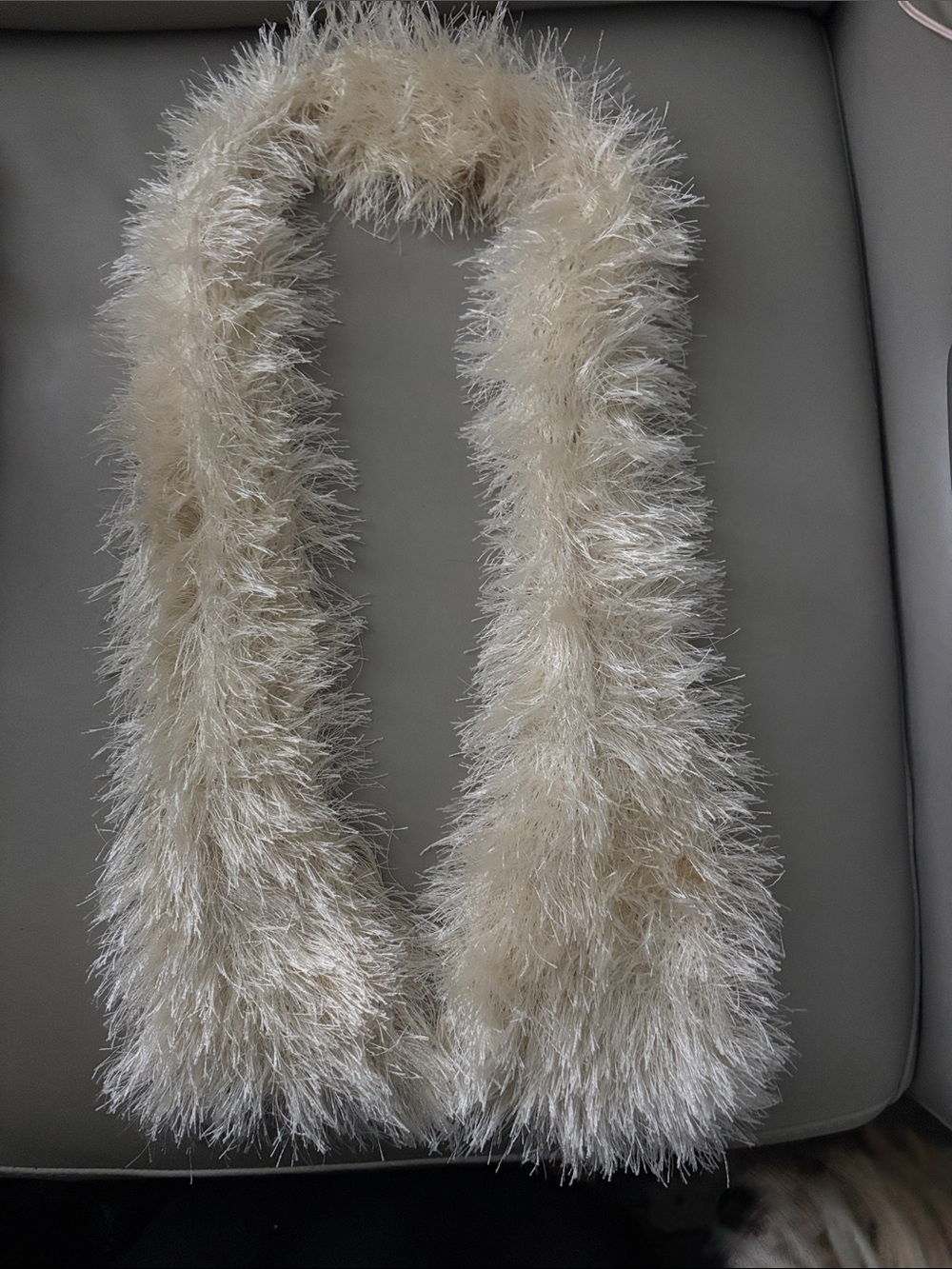 Source Unknown Vintage Cream Faux Feather Boa Scarf